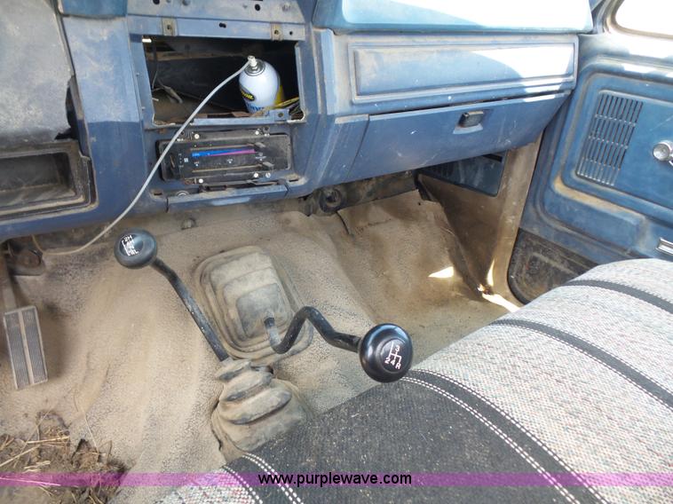 image for item L4867 1985 Ford F150 pickup truck