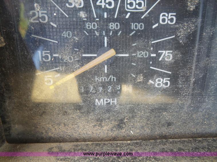 image for item L4867 1985 Ford F150 pickup truck