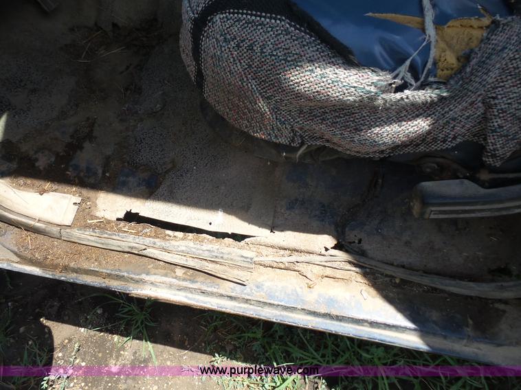 image for item L4867 1985 Ford F150 pickup truck