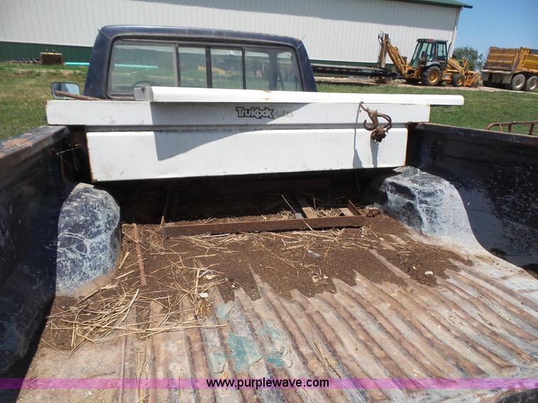 image for item L4867 1985 Ford F150 pickup truck