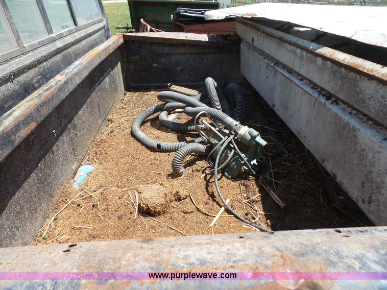 image for item L4867 1985 Ford F150 pickup truck