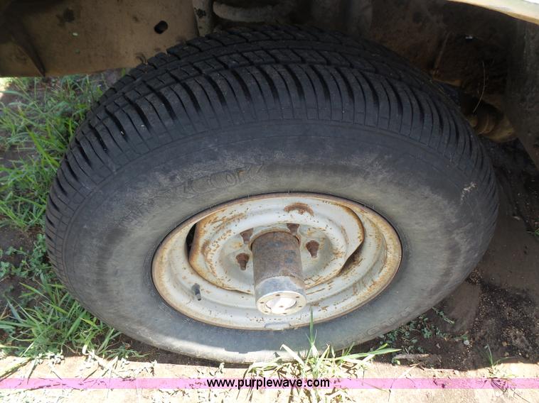 image for item L4867 1985 Ford F150 pickup truck