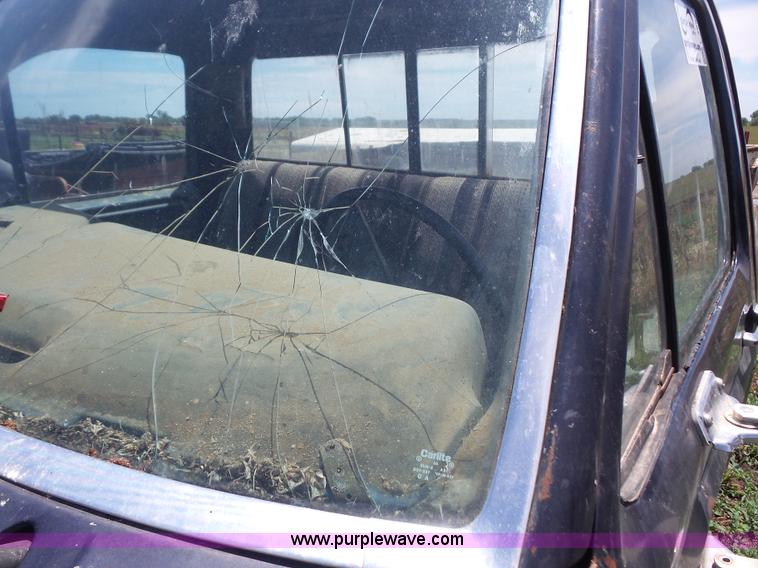 image for item L4867 1985 Ford F150 pickup truck