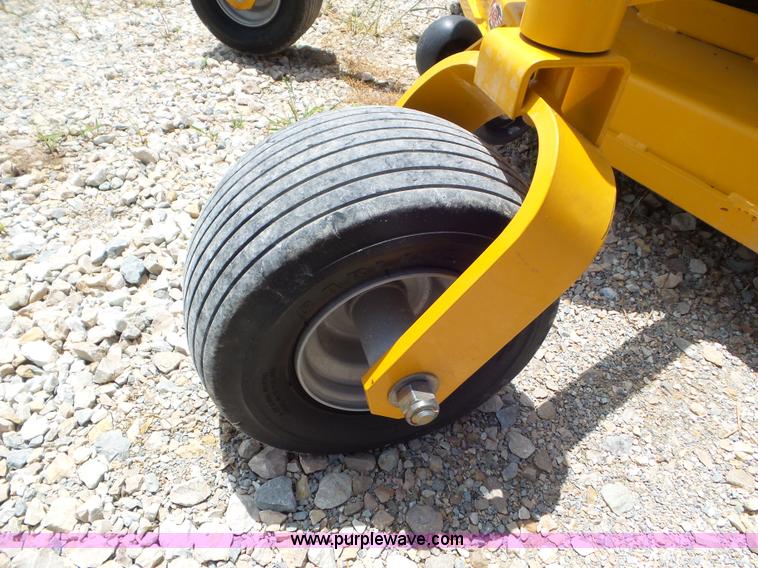 image for item L6786 2009 Hustler Super Z 60 XR-7 lawn mower