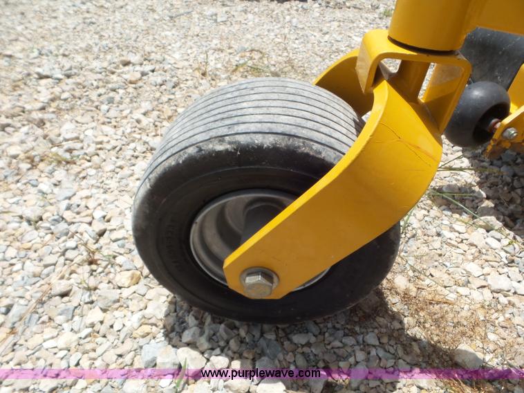 image for item L6786 2009 Hustler Super Z 60 XR-7 lawn mower