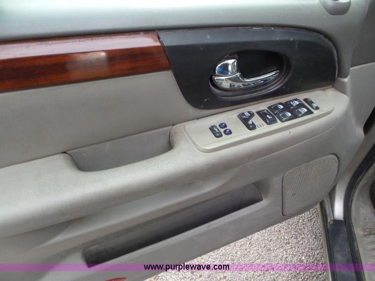 image for item L6792 2002 GMC Envoy SUV