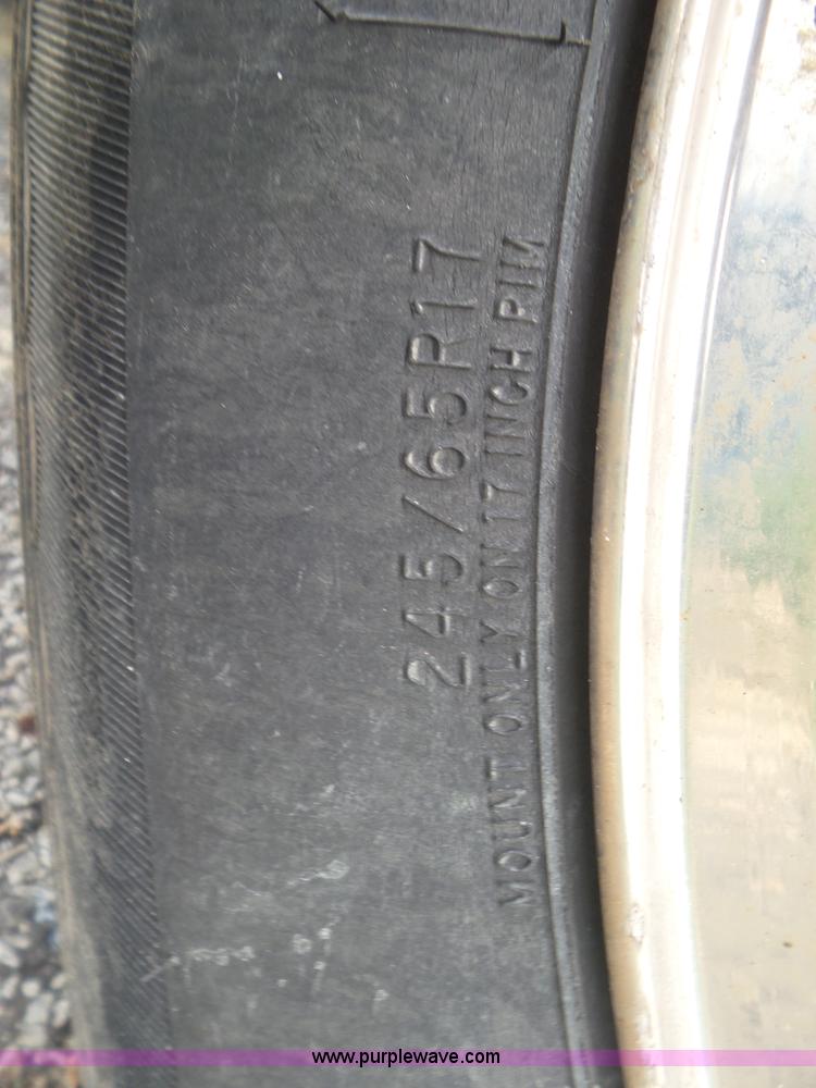 image for item L6792 2002 GMC Envoy SUV