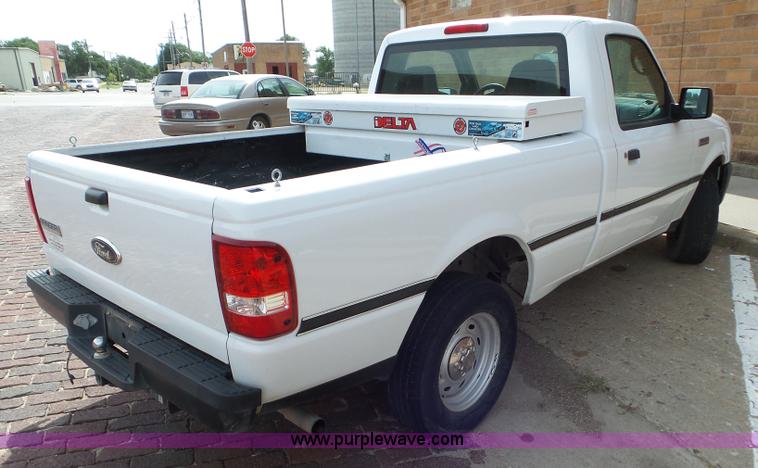 image for item L6793 2006 Ford Ranger pickup truck