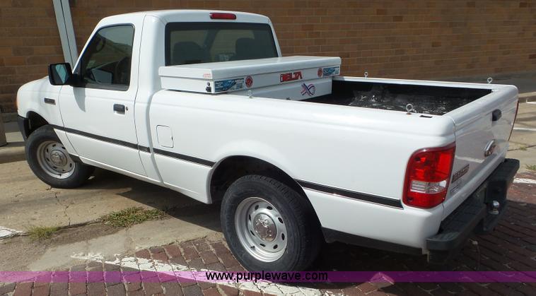 image for item L6793 2006 Ford Ranger pickup truck