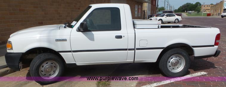 image for item L6793 2006 Ford Ranger pickup truck