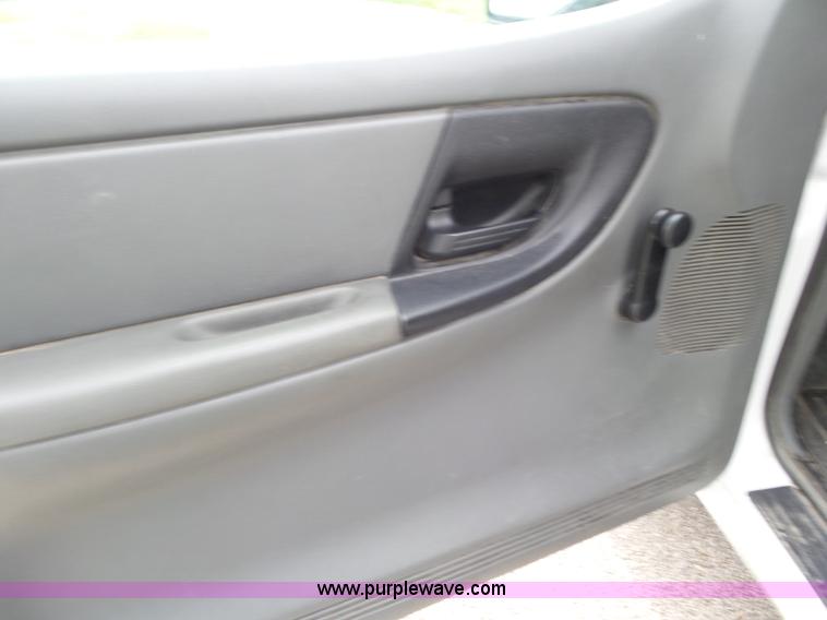 image for item L6793 2006 Ford Ranger pickup truck