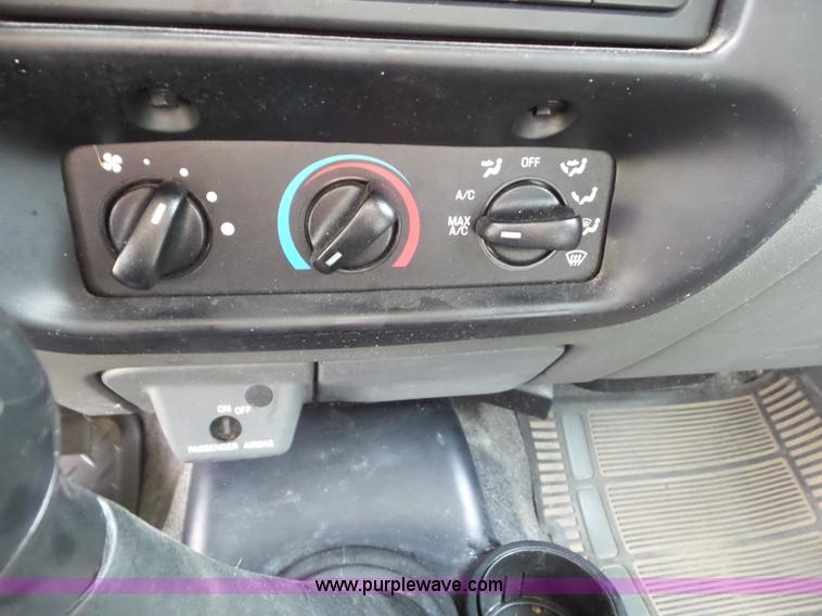 image for item L6793 2006 Ford Ranger pickup truck