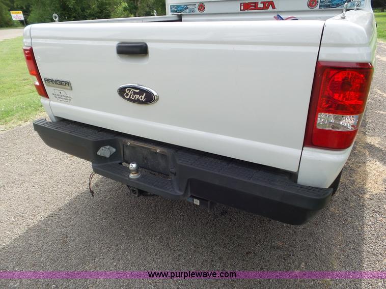 image for item L6793 2006 Ford Ranger pickup truck