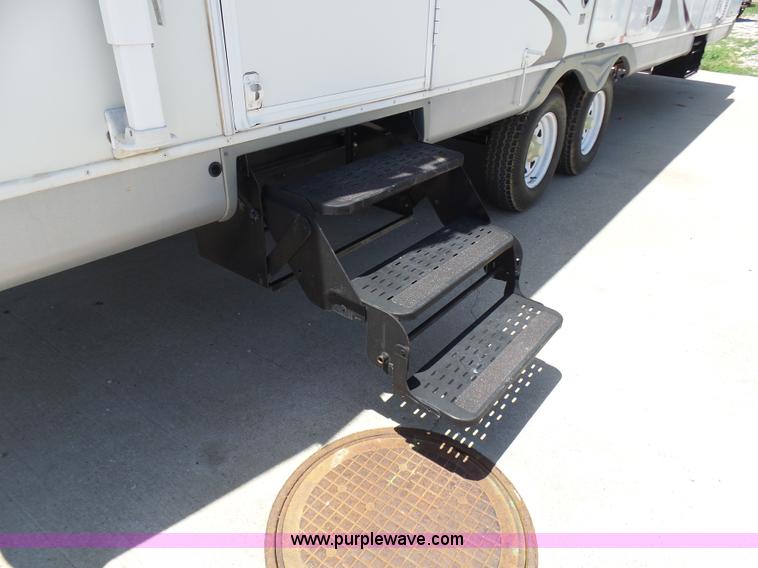 image for item L7105 2008 R-Vision Trail-lite camper