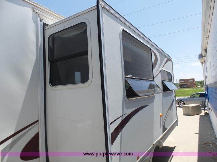 image for item L7105 2008 R-Vision Trail-lite camper