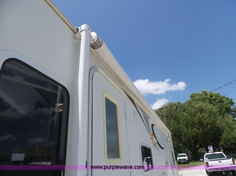 image for item L7105 2008 R-Vision Trail-lite camper