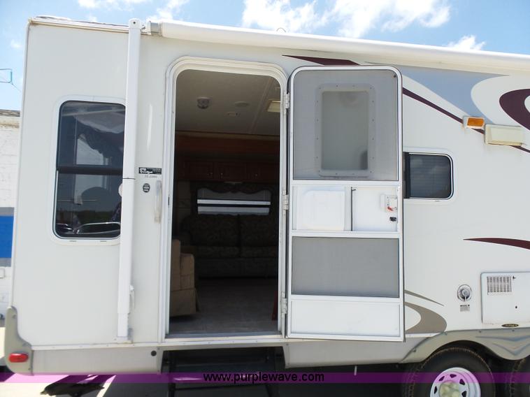 image for item L7105 2008 R-Vision Trail-lite camper