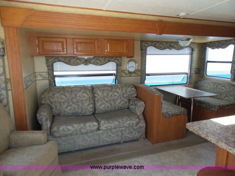 image for item L7105 2008 R-Vision Trail-lite camper