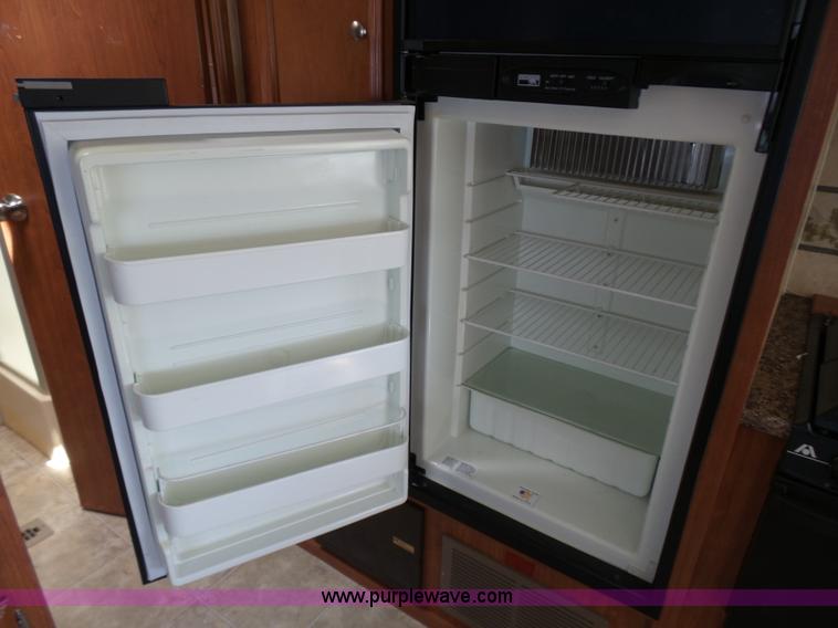 image for item L7105 2008 R-Vision Trail-lite camper