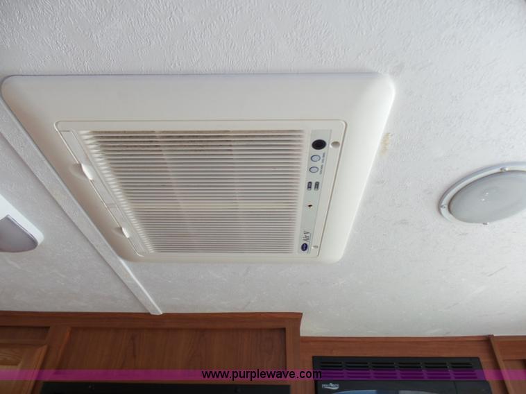 image for item L7105 2008 R-Vision Trail-lite camper