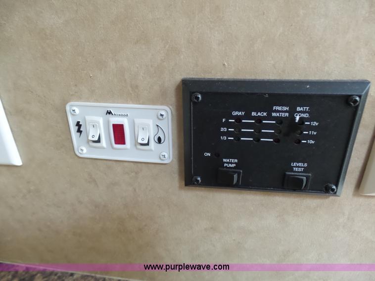 image for item L7105 2008 R-Vision Trail-lite camper