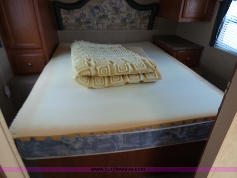 image for item L7105 2008 R-Vision Trail-lite camper