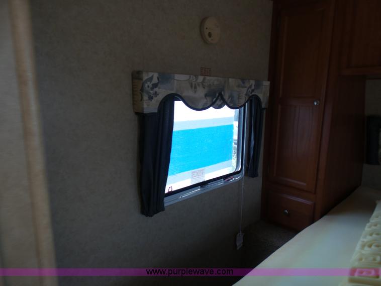 image for item L7105 2008 R-Vision Trail-lite camper