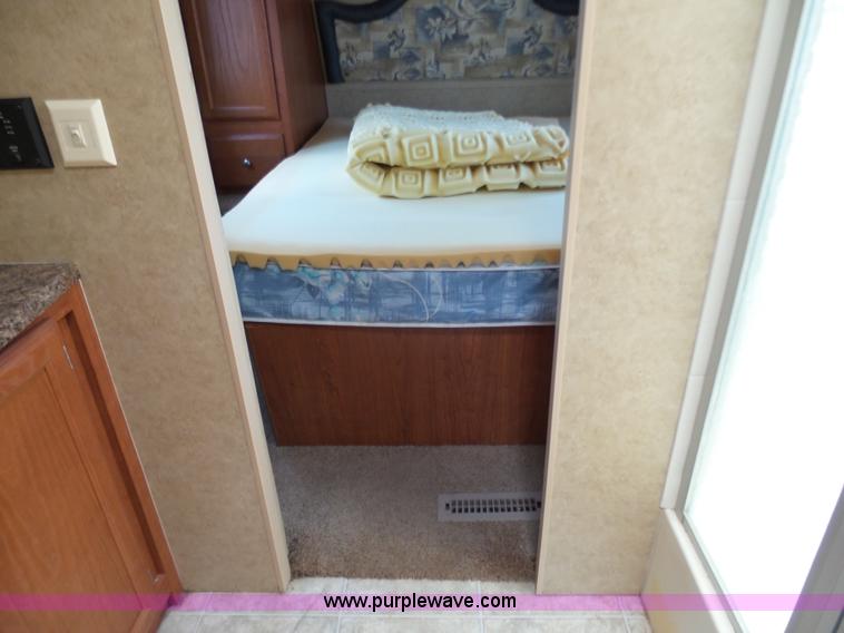 image for item L7105 2008 R-Vision Trail-lite camper