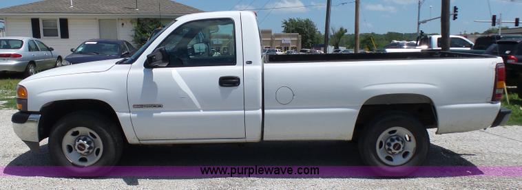 image for item L7106 2000 GMC Sierra 2500HD SL pickup truck