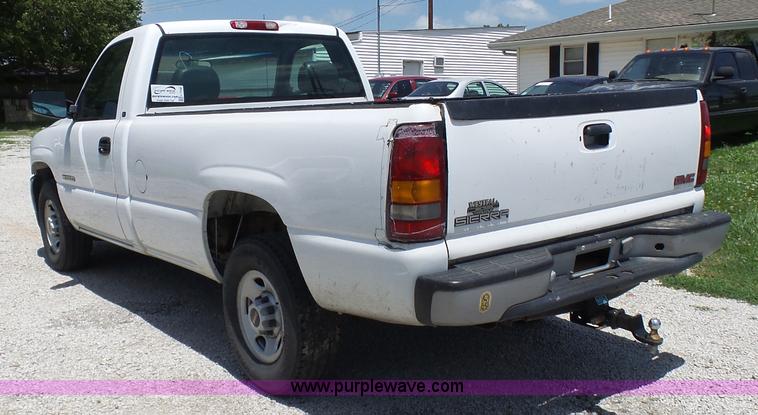 image for item L7106 2000 GMC Sierra 2500HD SL pickup truck