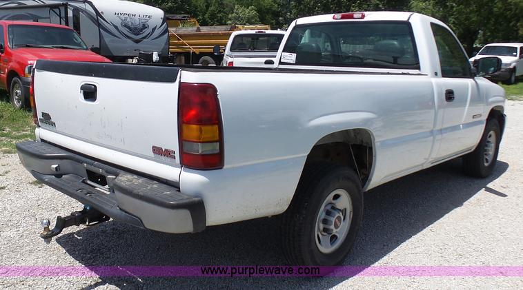 image for item L7106 2000 GMC Sierra 2500HD SL pickup truck