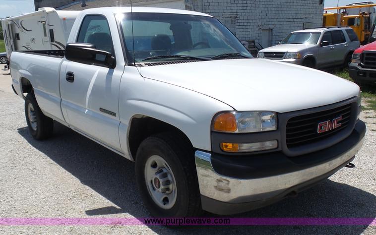 image for item L7106 2000 GMC Sierra 2500HD SL pickup truck