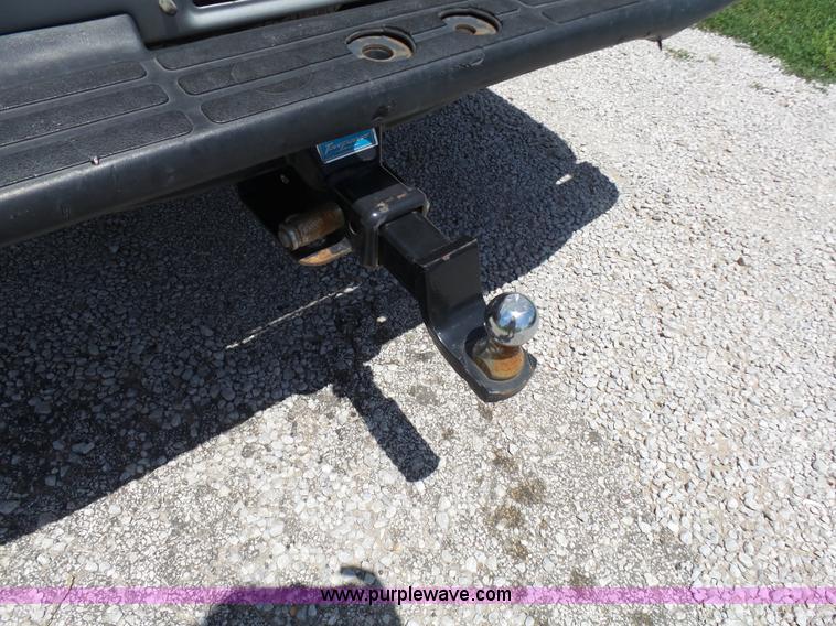 image for item L7106 2000 GMC Sierra 2500HD SL pickup truck