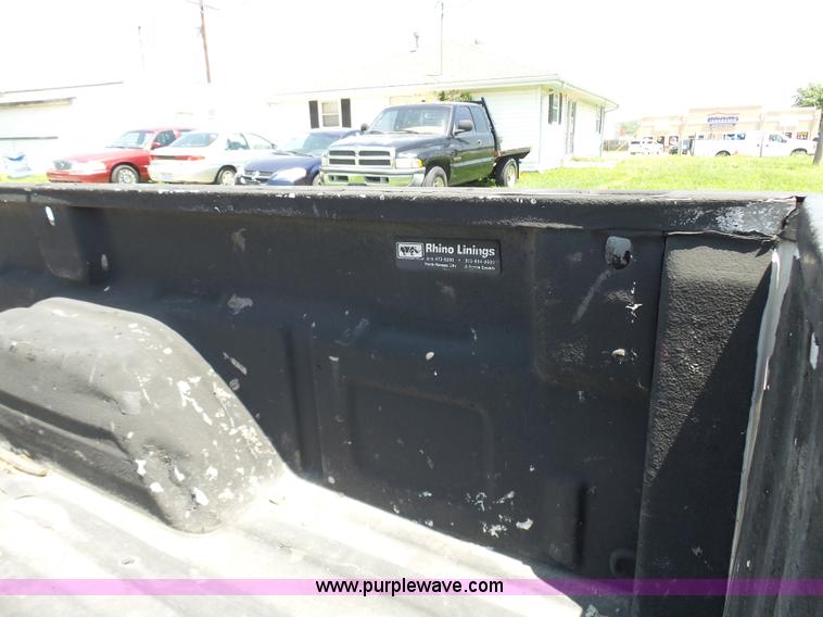 image for item L7106 2000 GMC Sierra 2500HD SL pickup truck