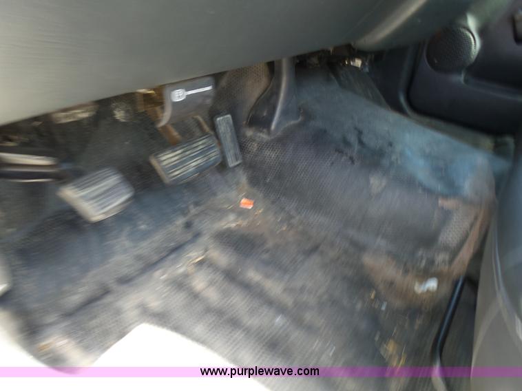 image for item L7106 2000 GMC Sierra 2500HD SL pickup truck