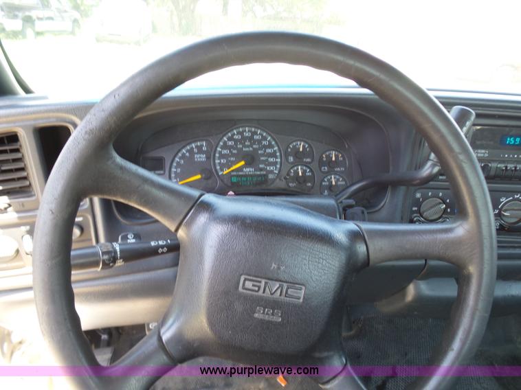 image for item L7106 2000 GMC Sierra 2500HD SL pickup truck