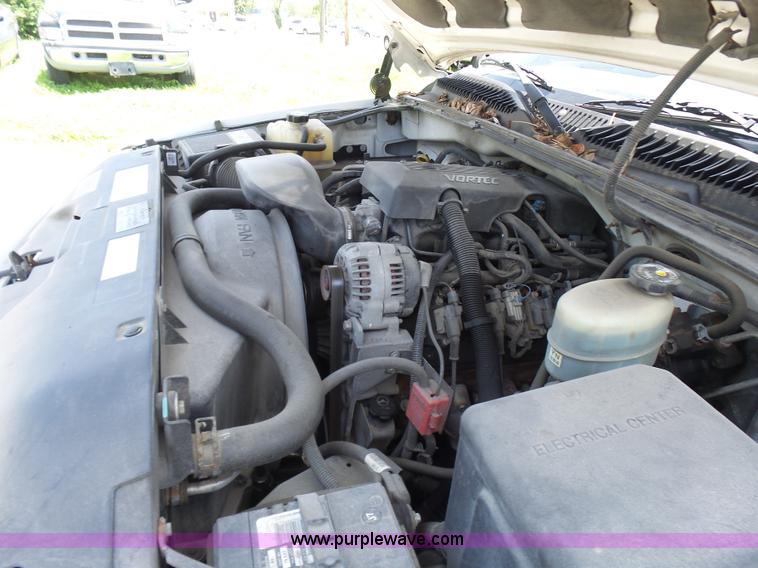 image for item L7106 2000 GMC Sierra 2500HD SL pickup truck