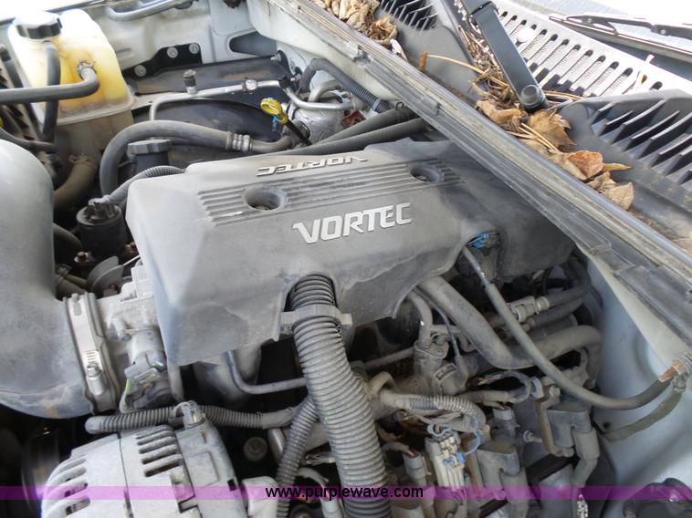 image for item L7106 2000 GMC Sierra 2500HD SL pickup truck