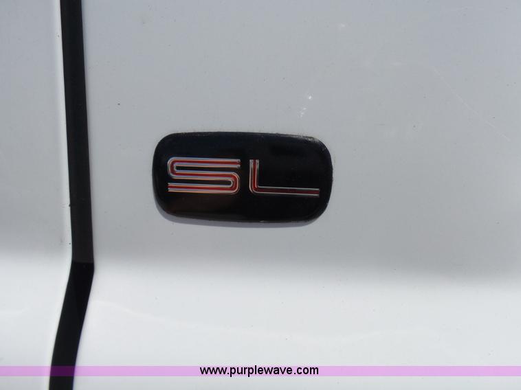 image for item L7106 2000 GMC Sierra 2500HD SL pickup truck