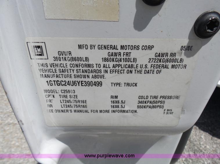 image for item L7106 2000 GMC Sierra 2500HD SL pickup truck