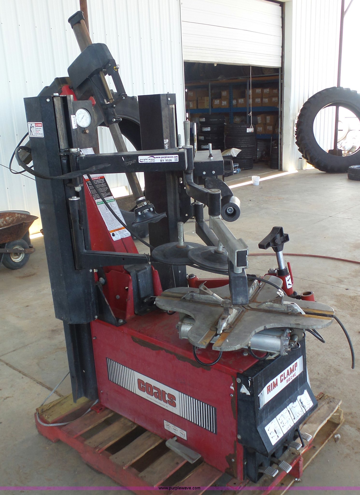 2009 Coats 9024E tire machine in Hugoton, KS Item BY9526 sold