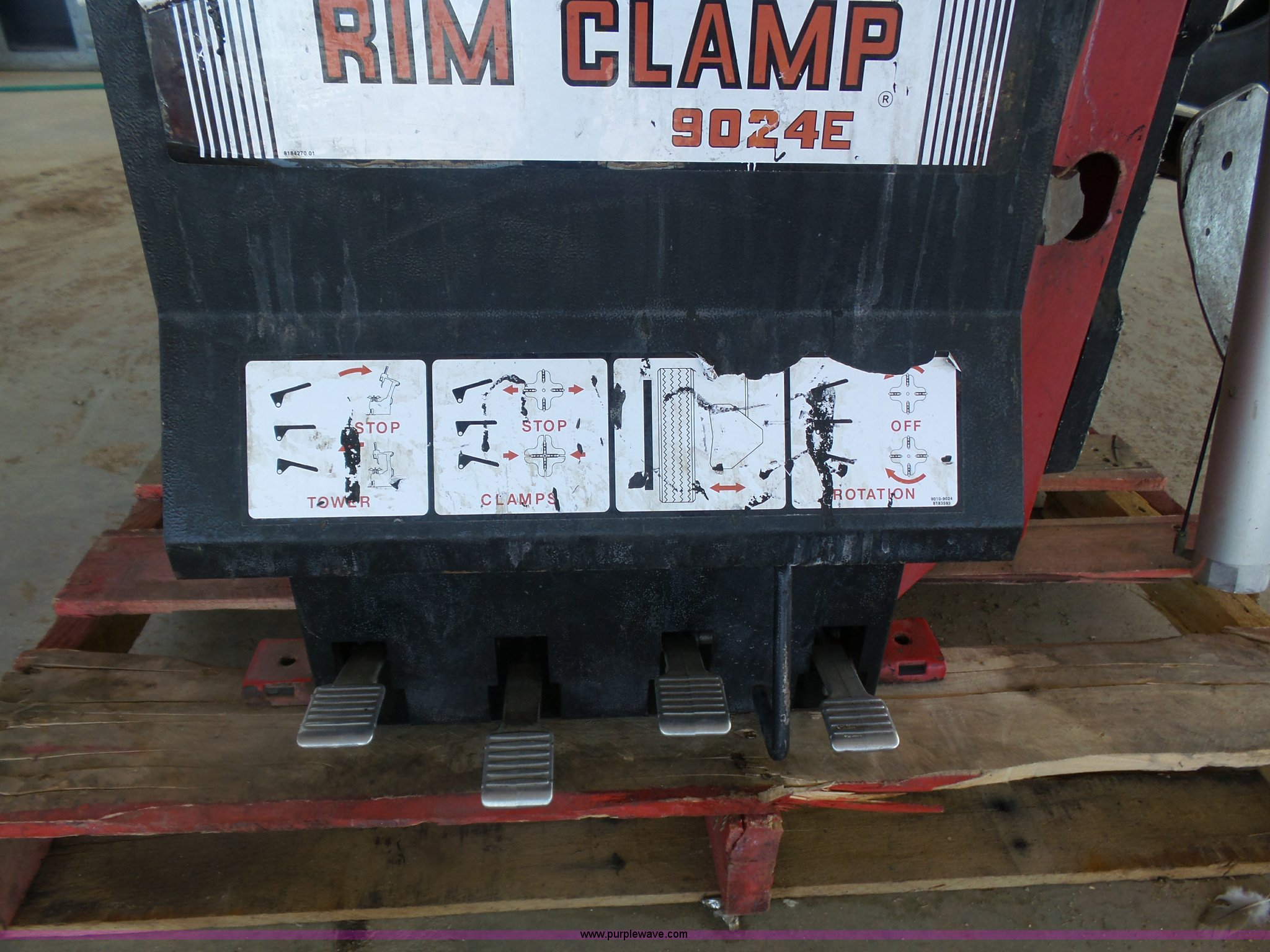 2009 Coats 9024E tire machine in Hugoton, KS Item BY9526 sold