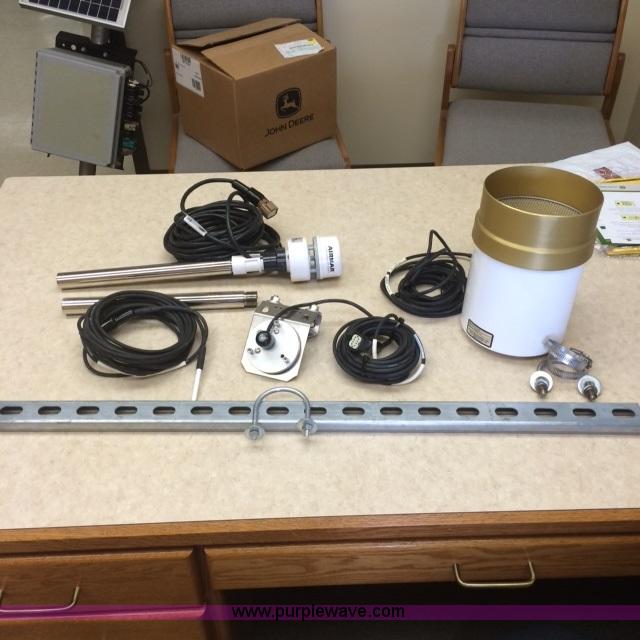 image for item BQ9816 John Deere Field Connect moisture sensing probe and solar powered gateway with weather station