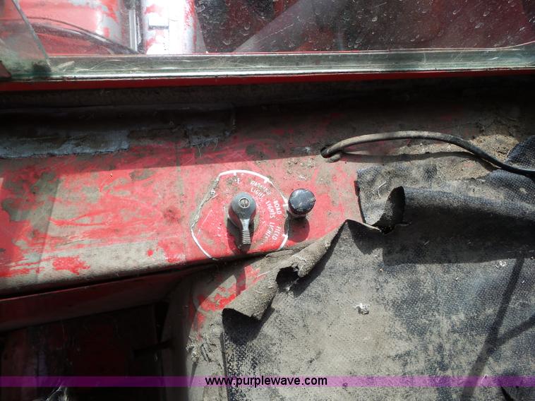 image for item BZ9764 1978 Massey-Ferguson 510 combine