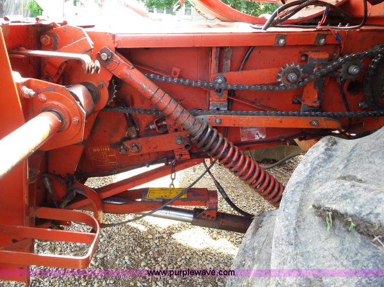 image for item BZ9764 1978 Massey-Ferguson 510 combine