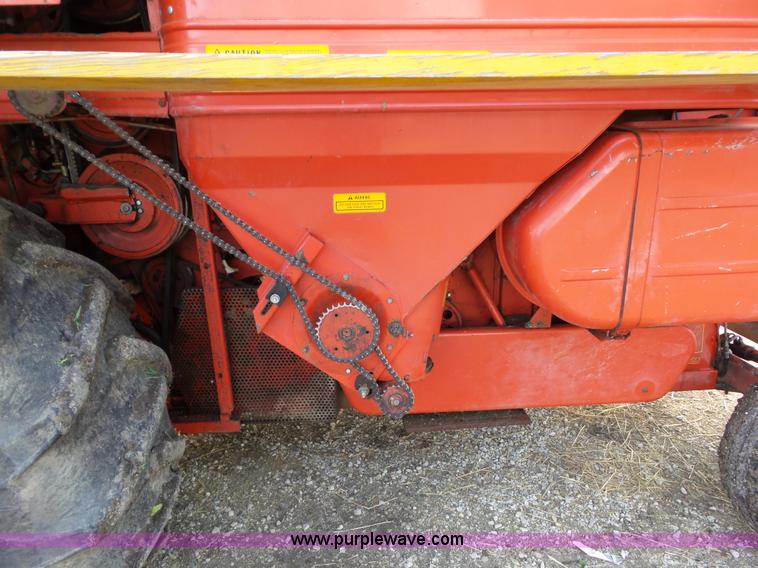 image for item BZ9764 1978 Massey-Ferguson 510 combine