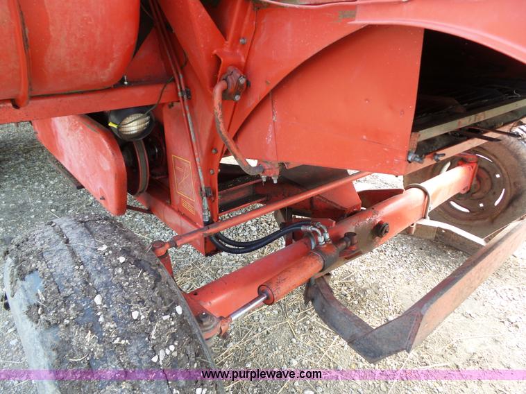 image for item BZ9764 1978 Massey-Ferguson 510 combine