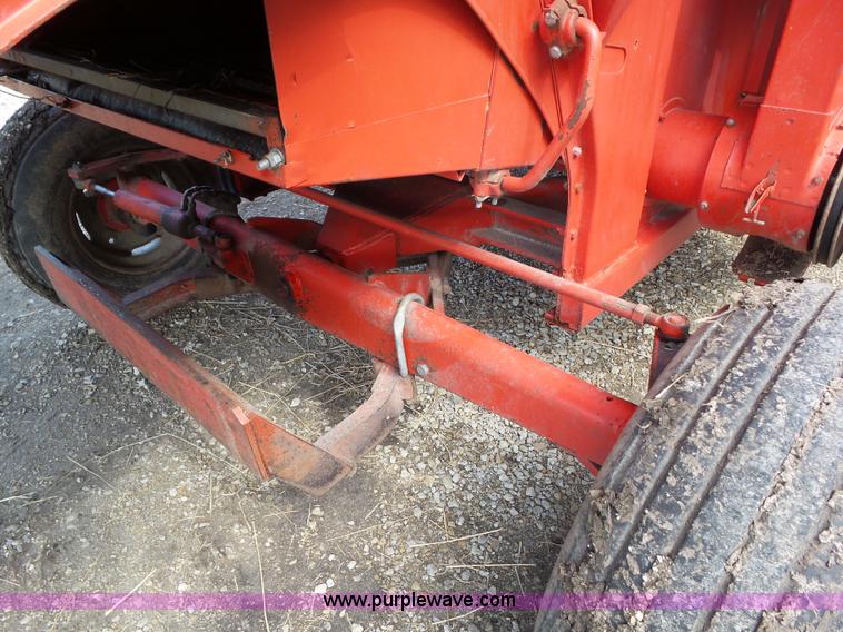 image for item BZ9764 1978 Massey-Ferguson 510 combine