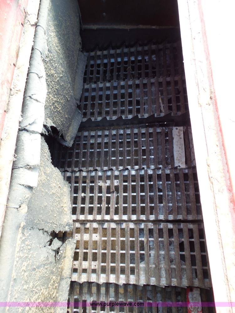 image for item BZ9764 1978 Massey-Ferguson 510 combine