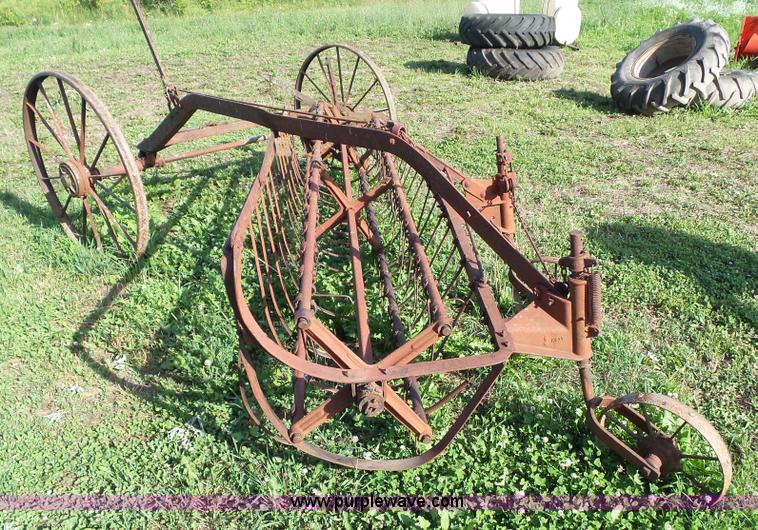Case hay rake in Oskaloosa, IA Item BZ9779 sold Purple Wave